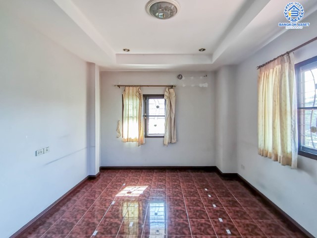 *****บ้านเดี่ยวมือสอง ม.ลลิล กรีนวิลล์ บางบอน3 แบรนด์ ลลิล พร็อพเพอร์ตี้ เนื้อที่ 101.1 ตร.ว. ฟังก์ชัน 4 นอน 3 น้ำ 2 ที่จอดรถ  บนทำเลศักยภาพ เชื่อมต่อถนนหลายเส้น ไม่ว่าจะเป็น  ถนนพระราม2, ถนนเพชรเกษม, ถนนเอกชัย และใกล้จุดขึ้นทางด่วน "พระราม2"